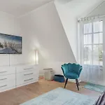 Middel Hues